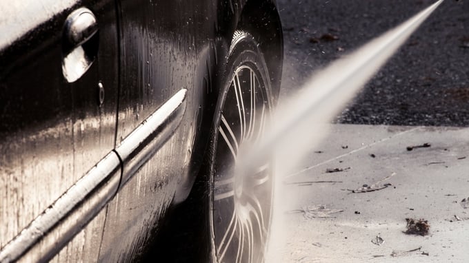 Slik vasker du bil som en proff! Detailer Herman Bergsjø deler sine tips og råd i video.